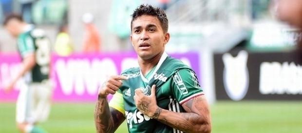 Dudu é uma das esperanças do Palmeiras para confirmar o título do Brasileirão no próximo domingo. Dudu é uma das esperanças do Palmeiras para confirmar o título do Brasileirão no próximo domingo.