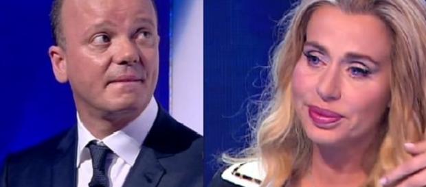 Gigi D'Alessio ha attaccato Valeria Marini sul debito di 200.000 euro Gigi D'Alessio ha attaccato Valeria Marini sul debito di 200.000 euro