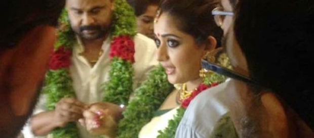 Kavya Madhavan Dileep wedding (Youtube screen grab) Kavya Madhavan Dileep wedding (Youtube screen grab)