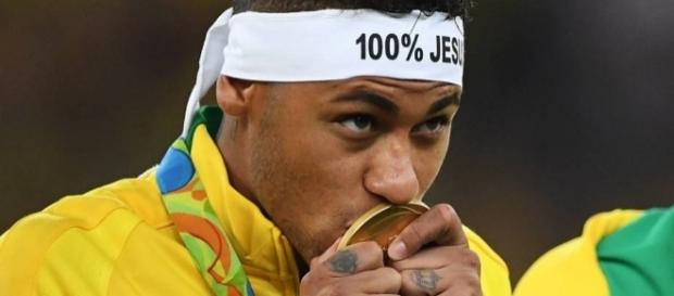 Neymar atribui pedido de prisão ao '100% Jesus' Neymar atribui pedido de prisão ao '100% Jesus'