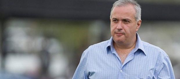 Roberto de Andrade vive situação difícil dentro do Corinthians - com.br Roberto de Andrade vive situação difícil dentro do Corinthians - com.br