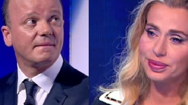 Gigi D'Alessio ha attaccato Valeria Marini sul debito di 200.000 euro