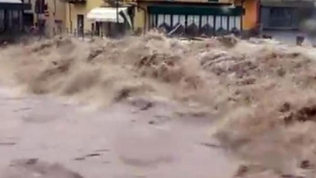 Maltempo in tutto il nord Italia, esonda il Tanaro.