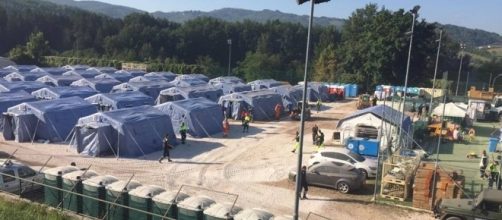 tantissime persnoe colpite dal terremoto oggi sono lontane da casa loro, e il rischio è che non ci tornino mai più