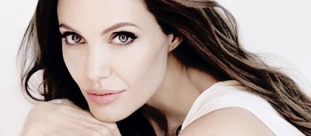 Angelina Jolie dopo la separazione da Brad Pitt Angelina Jolie dopo la separazione da Brad Pitt