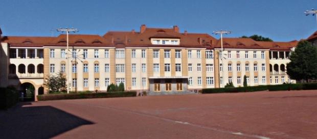 Byłe koszary Marynarki Wojennej RP, Gdynia. CC BY-3.0, fot.: Krzysztof Maria Różański Byłe koszary Marynarki Wojennej RP, Gdynia. CC BY-3.0, fot.: Krzysztof Maria Różański