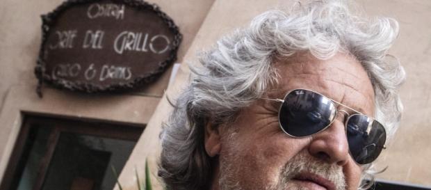 Grillo, capitombolo a Roma per le buche in via Ostiense Grillo, capitombolo a Roma per le buche in via Ostiense