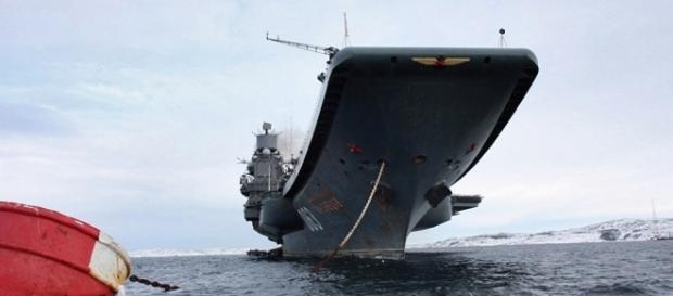 Navio de guerra russo da Frota do Norte Admiral Kuznetsov Navio de guerra russo da Frota do Norte Admiral Kuznetsov