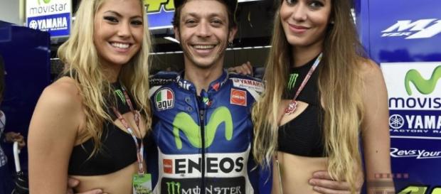 Valentino Rossi con le Umbrella Girls Valentino Rossi con le Umbrella Girls
