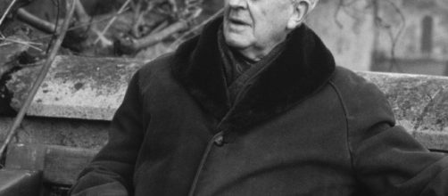John Ronald Reuel Tolkien dans sa campagne anglaise