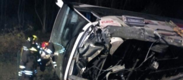 Autocar cu români rasturnat Italia - sursa foto DIGI 24 Autocar cu români rasturnat Italia - sursa foto DIGI 24