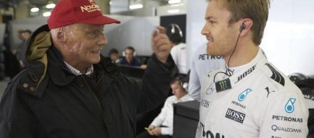 El campeón Nico Rosberg píloto del equipo Mercedes AMG F1 junto a otra leyenda Niki Lauda El campeón Nico Rosberg píloto del equipo Mercedes AMG F1 junto a otra leyenda Niki Lauda