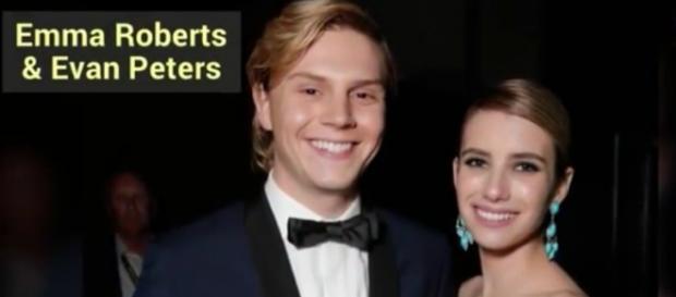 Evan Peters et Emma Roberts à une soirée Evan Peters et Emma Roberts à une soirée