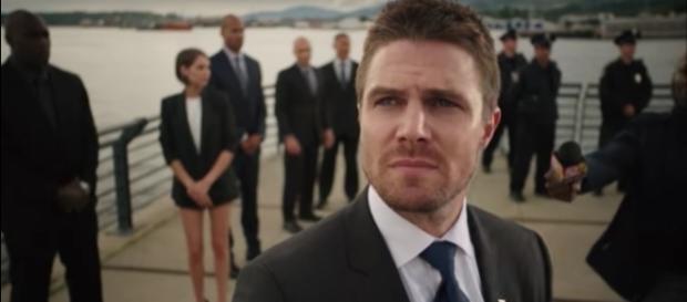 Oliver Queen/The Arrow (Stephen Amell) in 'Arrow'/Photo va screencap, 'Arrow' Oliver Queen/The Arrow (Stephen Amell) in 'Arrow'/Photo va screencap, 'Arrow'