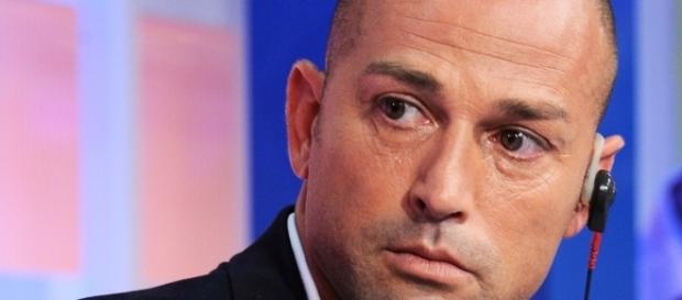 Stefano Bettarini è il nuovo inviato dell'Isola dei Famosi. Stefano Bettarini è il nuovo inviato dell'Isola dei Famosi.