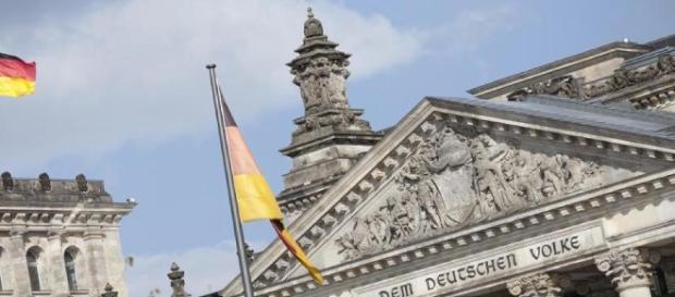 Ziel und Richtung gehen verloren, doch die Berliner Politik macht einfach weiter. Ziel und Richtung gehen verloren, doch die Berliner Politik macht einfach weiter.