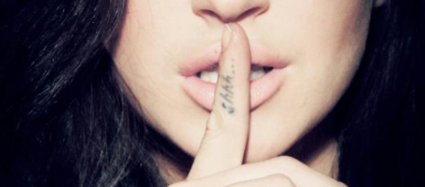 Coisas que mulher esconde mas não deveria Coisas que mulher esconde mas não deveria