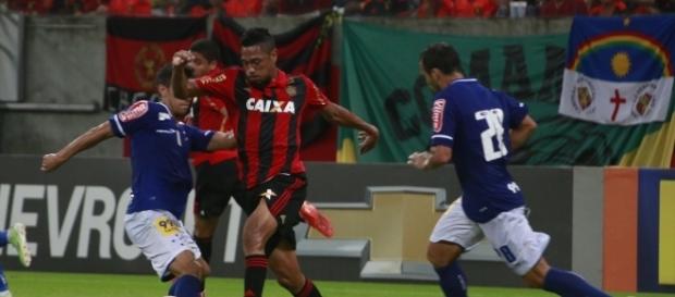 Corinthians tem interesse em contratar um meia e um atacante Corinthians tem interesse em contratar um meia e um atacante
