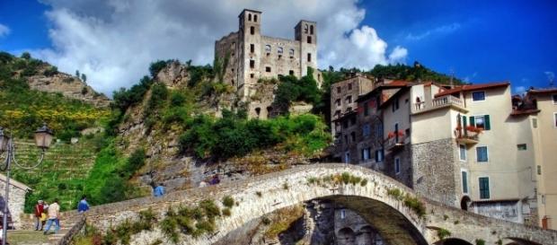 Dolceacqua, uno dei più importanti borghi in Liguria Dolceacqua, uno dei più importanti borghi in Liguria