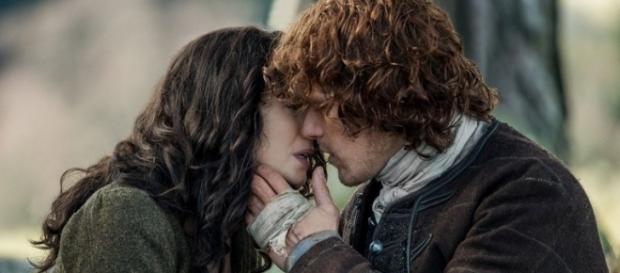 Jamie and Claire say goodbye / Photo via SpoilerTV Jamie and Claire say goodbye / Photo via SpoilerTV