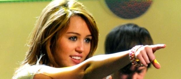 Miley Cyrus will resume work on "The Voice" 2016 during tonight's top 10 performance show. Mark O'Donald/Public Domain Miley Cyrus will resume work on "The Voice" 2016 during tonight's top 10 performance show. Mark O'Donald/Public Domain