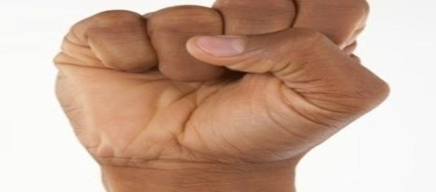 Nossa personalidade está ligada à forma com que fechamos a nossa mão Nossa personalidade está ligada à forma com que fechamos a nossa mão