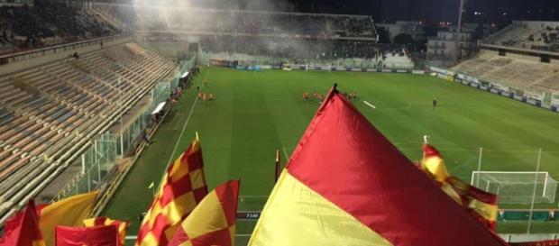 Tanti tifosi del Lecce a Taranto. Tanti tifosi del Lecce a Taranto.