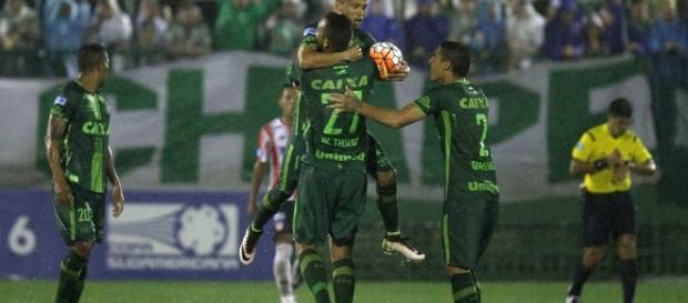 Três membros da equipa foram resgatados com vida. Três membros da equipa foram resgatados com vida.