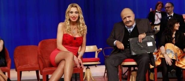 Valeria Marini è stata ospite del Maurizio Costanzo Show Valeria Marini è stata ospite del Maurizio Costanzo Show