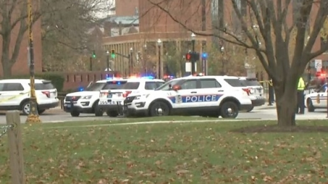 Diciottenne somalo travolge studenti con l'auto e li ferisce con un coltello