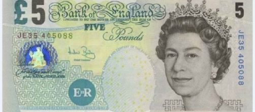 Banconota da 5 sterline rilasciata dalla Bank of Egland.