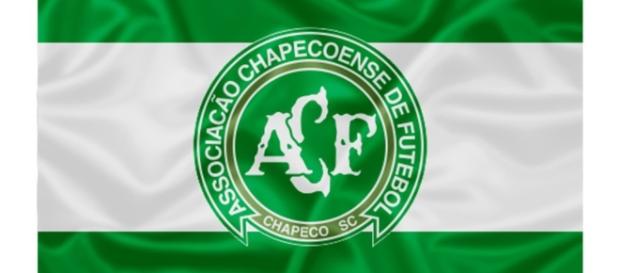 Avião da Chapecoense cai perto de Medellin e resgate é complicado Avião da Chapecoense cai perto de Medellin e resgate é complicado