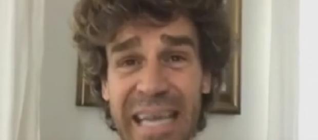 Guga grava vídeo muito emocionado - Youtube Guga grava vídeo muito emocionado - Youtube