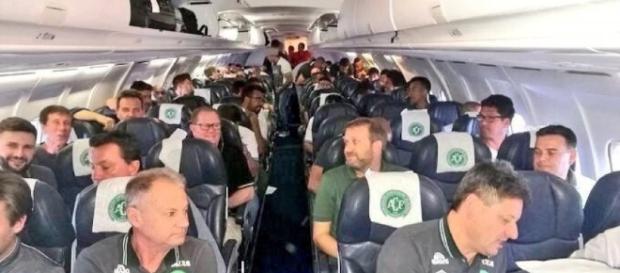 La squadra del Chapecoense in aereo. La squadra del Chapecoense in aereo.
