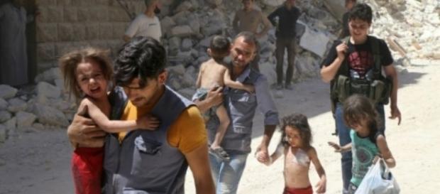 Plus de 10 000 civils ont déjà fui la zone de combat. Plus de 10 000 civils ont déjà fui la zone de combat.