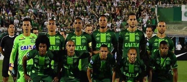 Precipita aereo in Colombia: a bordo c'era un'intera squadra di calcio. Precipita aereo in Colombia: a bordo c'era un'intera squadra di calcio.