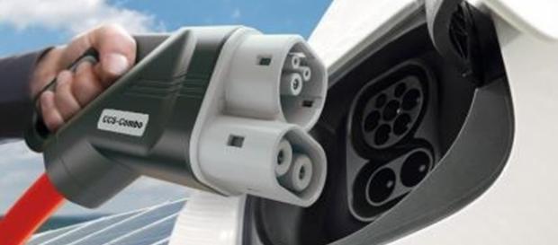Rede de recarga das baterias deverá permitir longas viagens com carros elétricos Rede de recarga das baterias deverá permitir longas viagens com carros elétricos