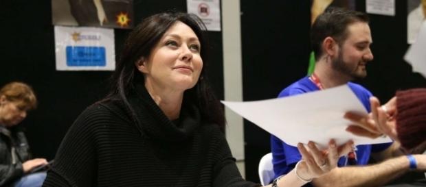 Shannen Doherty, qui lutte contre un cancer du sein, se rase la ... - yahoo.com Shannen Doherty, qui lutte contre un cancer du sein, se rase la ... - yahoo.com