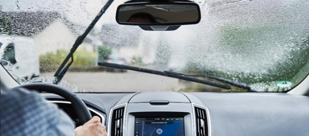Tecnologia ajusta facho de luz de acordo com o limpador do para-brisa, velocidade e condições do local Tecnologia ajusta facho de luz de acordo com o limpador do para-brisa, velocidade e condições do local