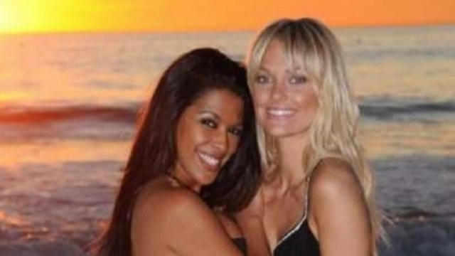 Ayem et Caroline, amies à l'écran mais rivales en coulisses (Hollywood Girls)