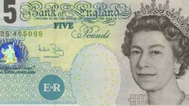 Banconota da 5 sterline rilasciata dalla Bank of Egland.