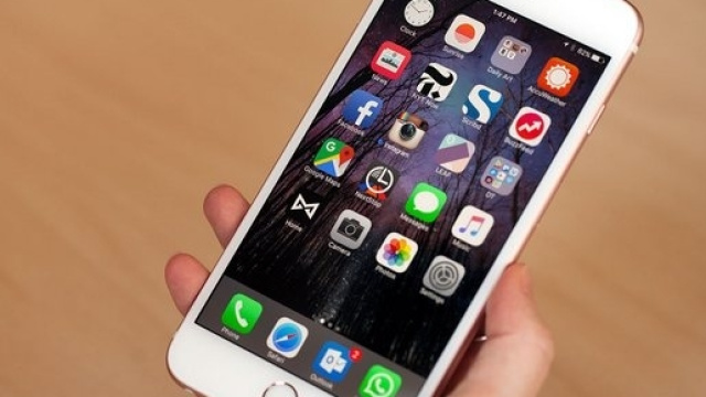 Immagine: il melafonino targato Apple.