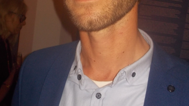 le curateur, artiste, Dj, enseignant et photographe Adrien Thévoz