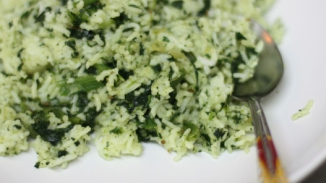 Risotto spinaci e nocciole, la ricetta | Fantasie di cucina - fantasiedicucina.it