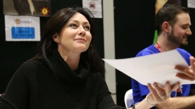 Shannen Doherty, qui lutte contre un cancer du sein, se rase la ... - yahoo.com