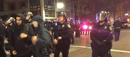 Berkeley, proteste in seguito all'elezione di Trump