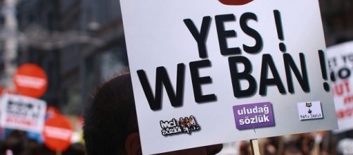 Manifestazione contro la censura di internet in Turchia