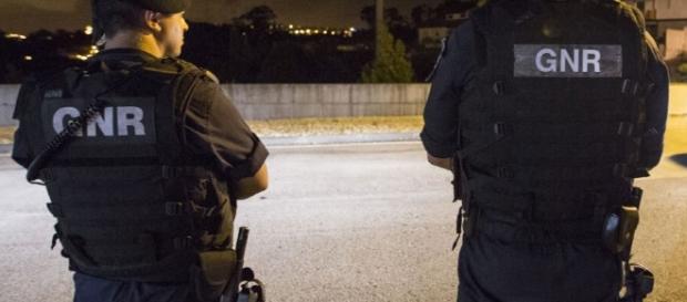 As autoridades procuram agora o assaltante em fuga As autoridades procuram agora o assaltante em fuga