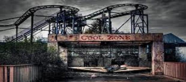 Danger approchacing. Do not pass. Danger approchacing. Do not pass.