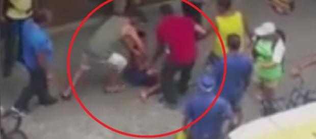 Menor rouba senhora e é amarrado com barbante Menor rouba senhora e é amarrado com barbante